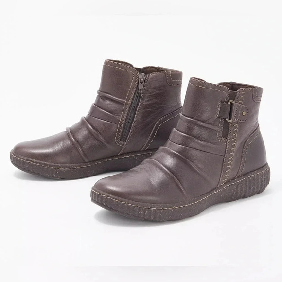 Clarks Shoes - NWOB Clarks Collection Women’s Caroline Leather Ruched Ankle Boots